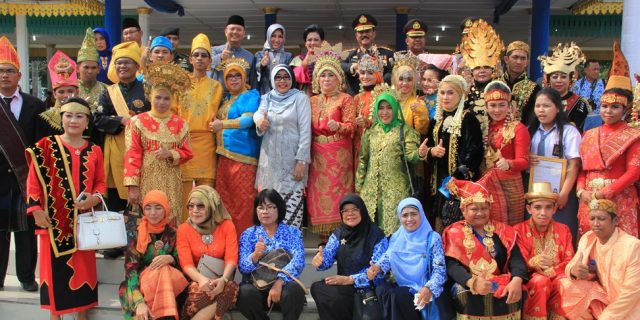 Nuansa Etnis Warnai Peringatan Hardiknas Kota Medan
