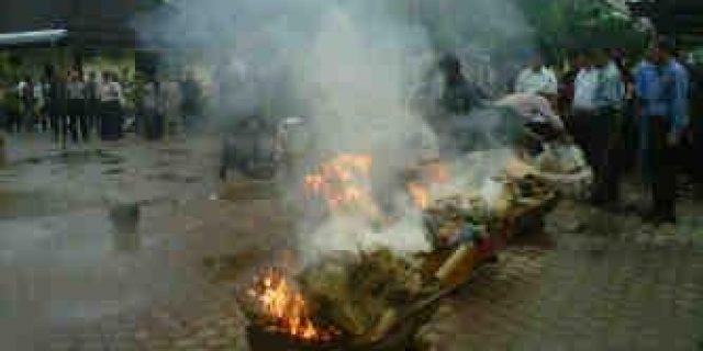 Poldasu Bakar Ganja dekat Masjid, Jemaah Keluhkan Asap