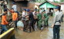 Prajurit Kodam l/BB Bantu Penanggulangan Bencana Alam Banjir di Padang Sidempuan   
