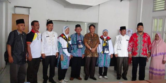 Bupati Nias Utara Berangkatkan Calon Jamaah Haji