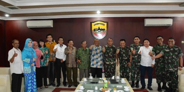KASDAM I/BB TERIMA AUDIENSI PANITIA PELAKSANA MUBES KE-X MABMI TAHUN 2015 KASDAM I/BB TERIMA AUDIENSI PANITIA PELAKSANA MUBES KE-X MABMI TAHUN 2015