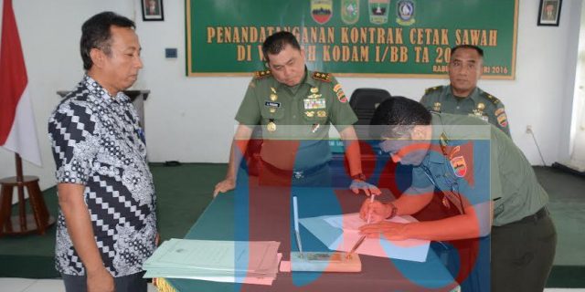 Pangdam l/BB Buka Acara Penandatanganan Kontrak Program Cetak Sawah 