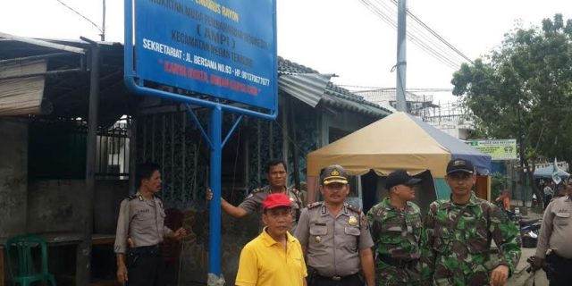 Polsek Percut Sei Tuan “Bongkar” Plang AMPI di Jalan Letda Sujono