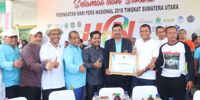 Gubernur Sumatera Utara Terima Penghargaan dari PWI
