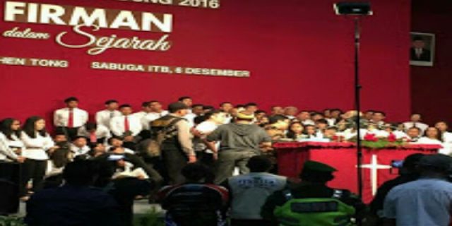 Puluhan Massa dari Ormas PAS Tolak Pelaksanaan Kebaktian KKR