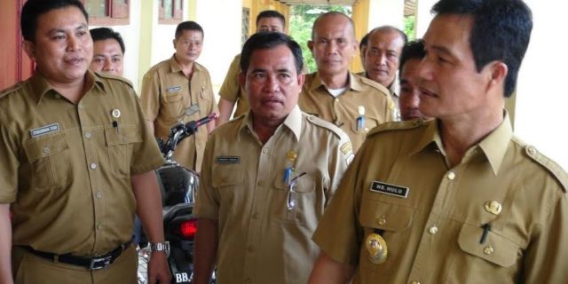 Wakil Bupati Nias Utara Tinjau Pelaksanaan UN Wakil Bupati Nias Utara Tinjau Pelaksanaan UN