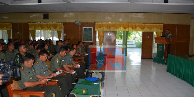 120 Orang Prajurit dan PNS  Korem 022/PT Terima JAM Komandan 120 Orang Prajurit dan PNS  Korem 022/PT Terima JAM Komandan